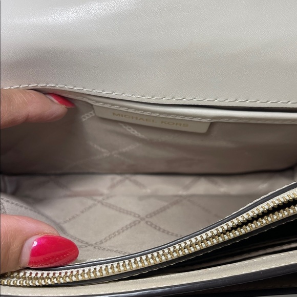 Micheal Korrs Jade Large Tri-Color Leather Crossbody Bag With Gold Tone Chain - Picture 9 of 15